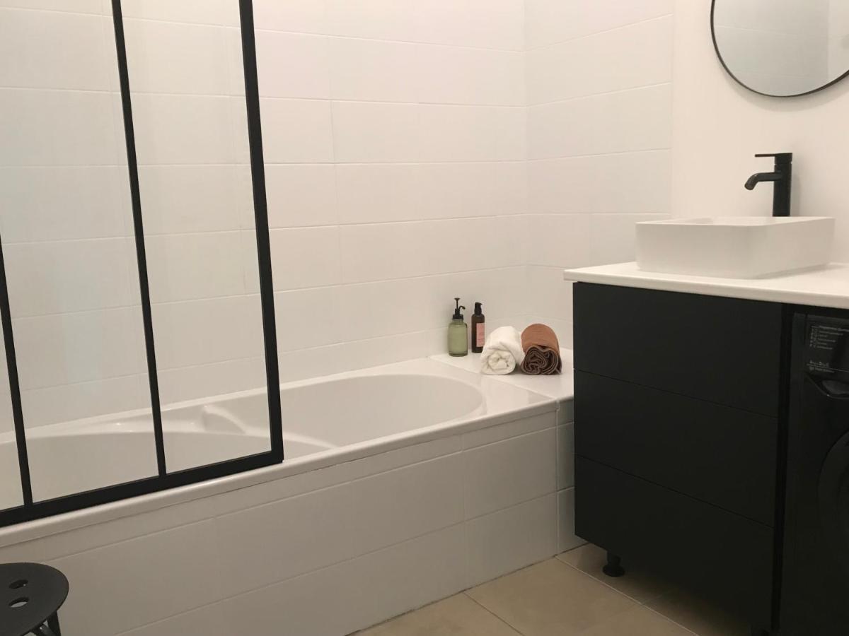 Nimes , Appartement Renove Dans Immeuble Classe. Экстерьер фото