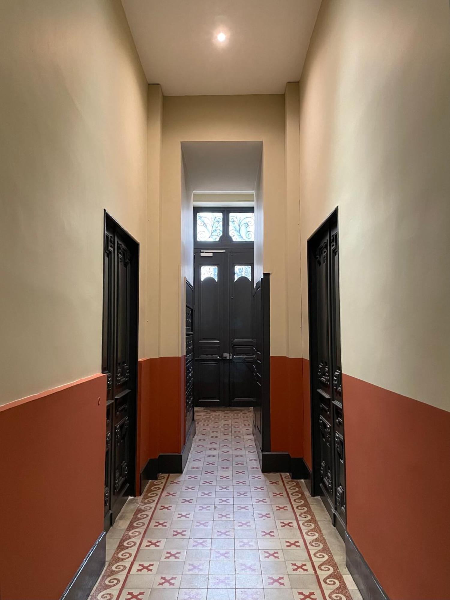 Nimes , Appartement Renove Dans Immeuble Classe. Экстерьер фото