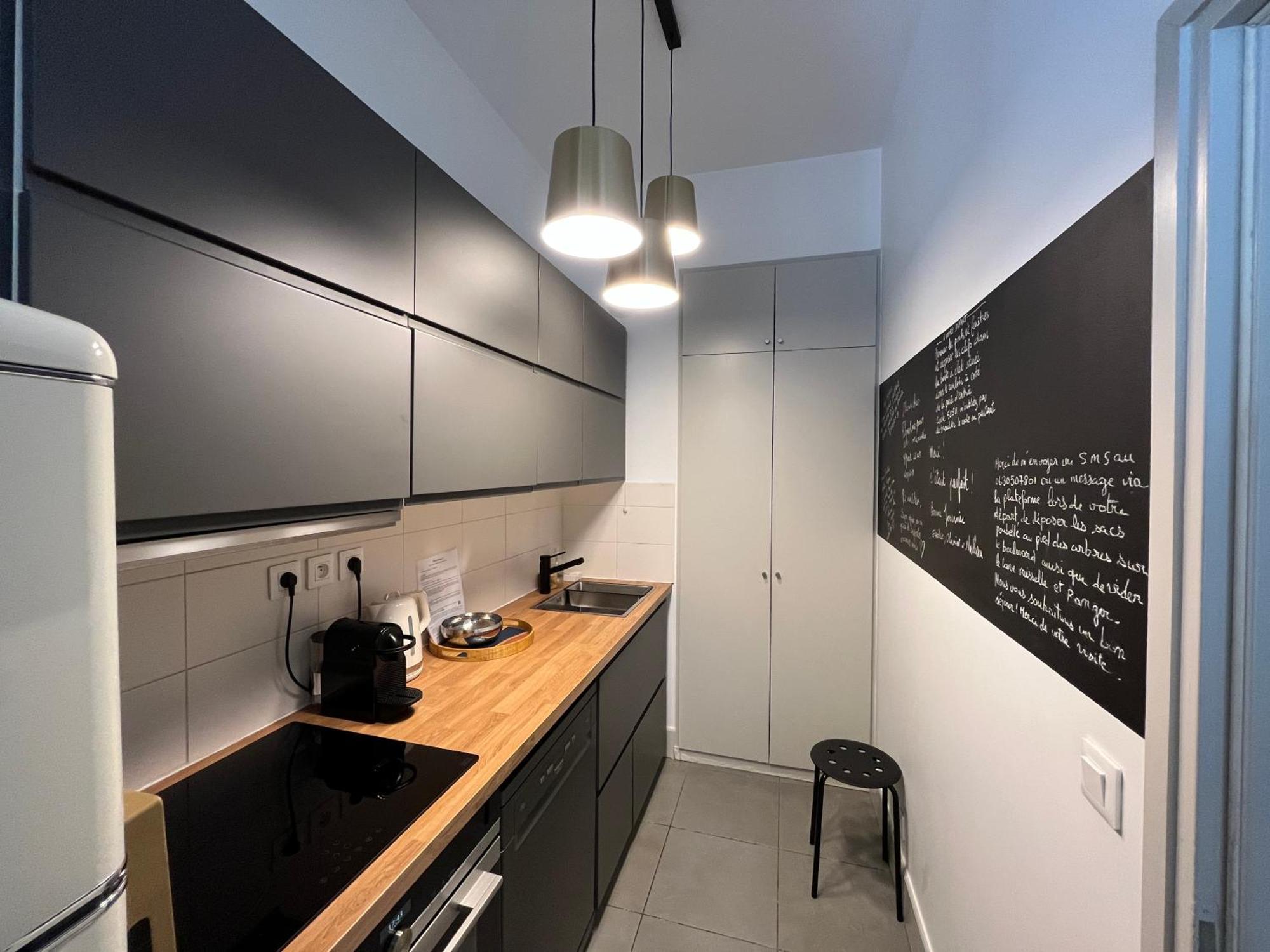 Nimes , Appartement Renove Dans Immeuble Classe. Экстерьер фото