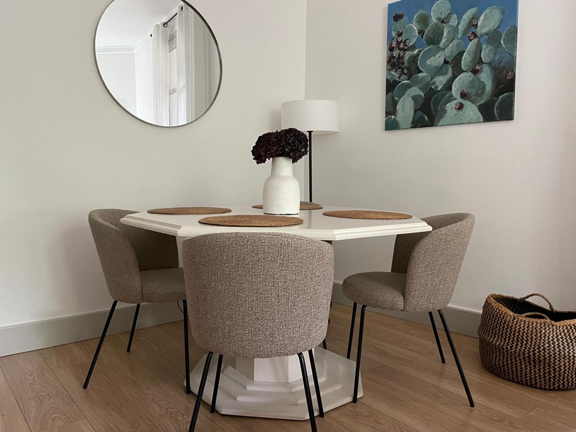 Nimes , Appartement Renove Dans Immeuble Classe. Экстерьер фото