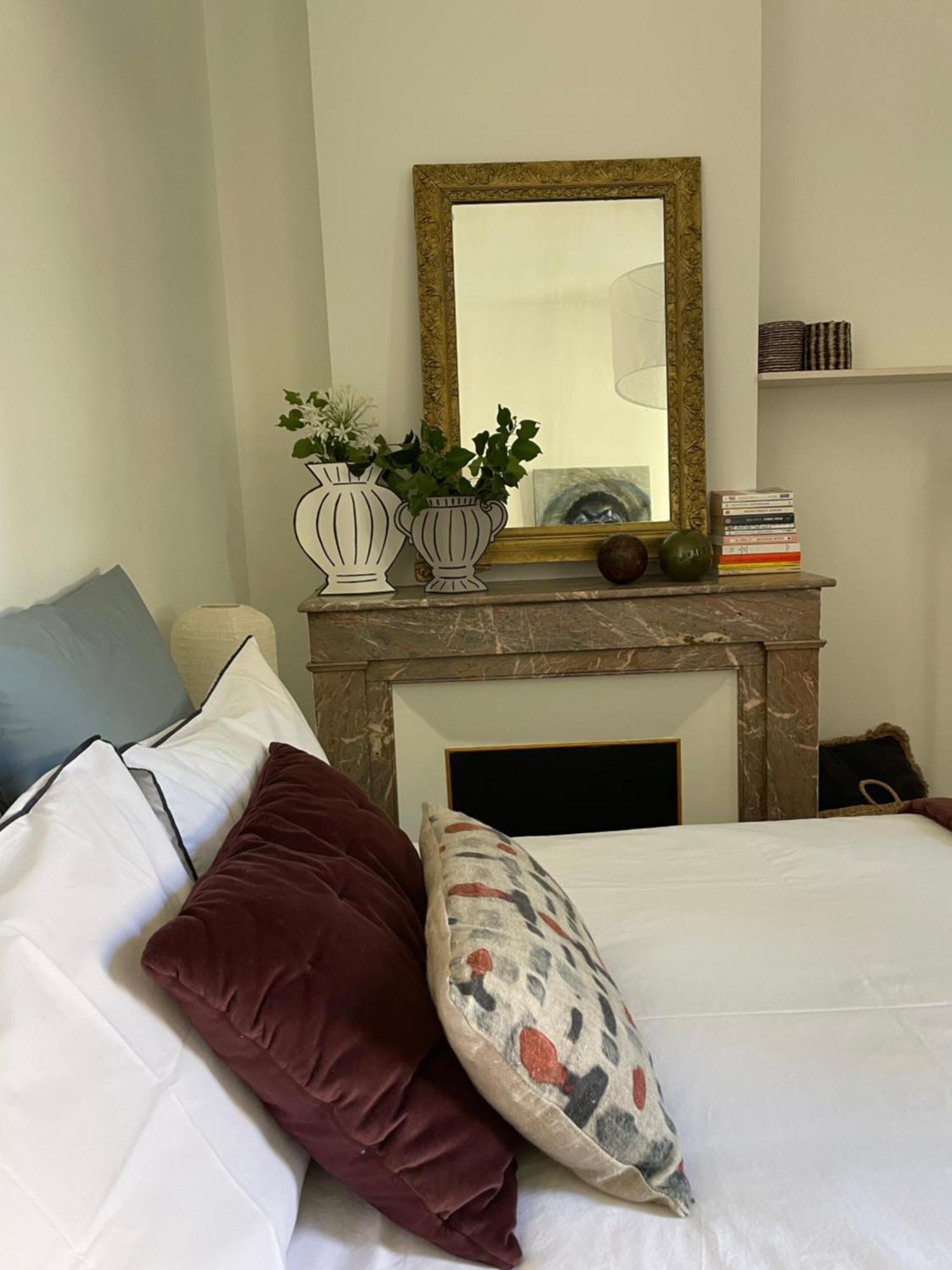 Nimes , Appartement Renove Dans Immeuble Classe. Экстерьер фото